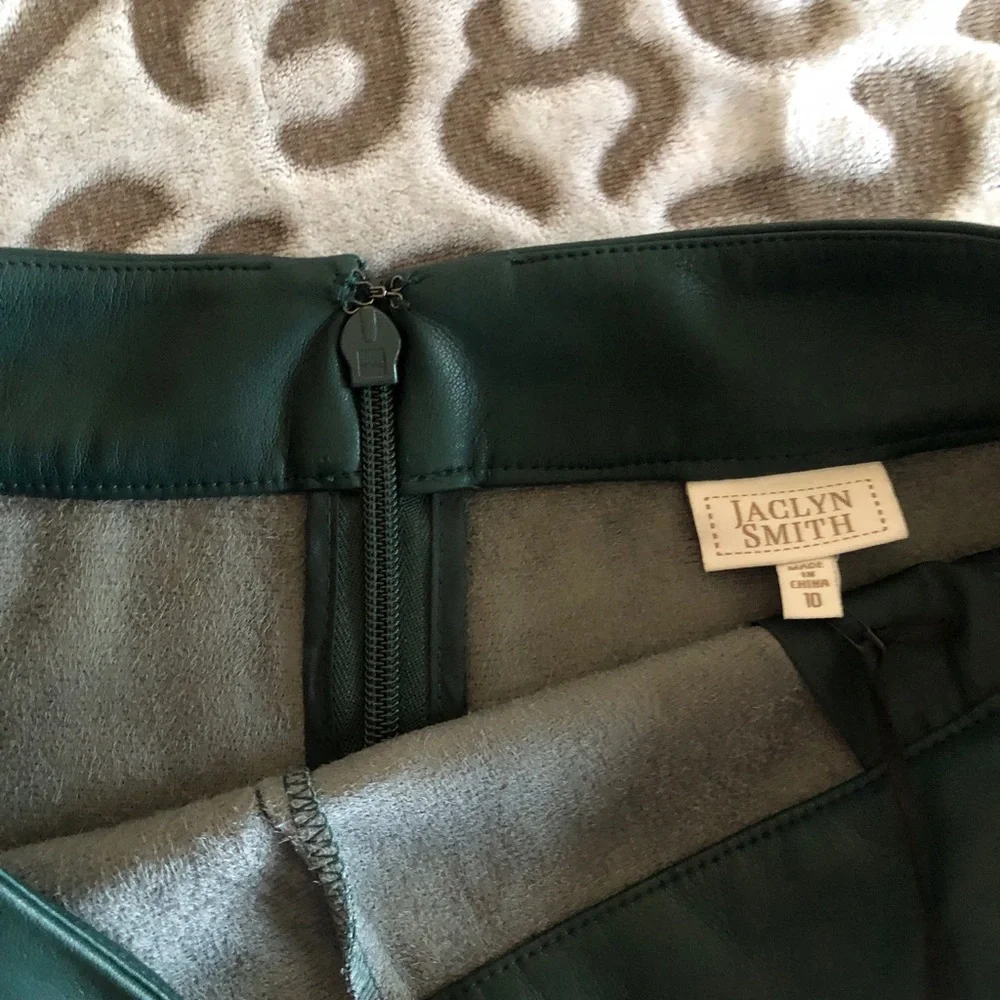 Jaclyn Smith Faux Leather skirt size 10 - Picture 3 of 7